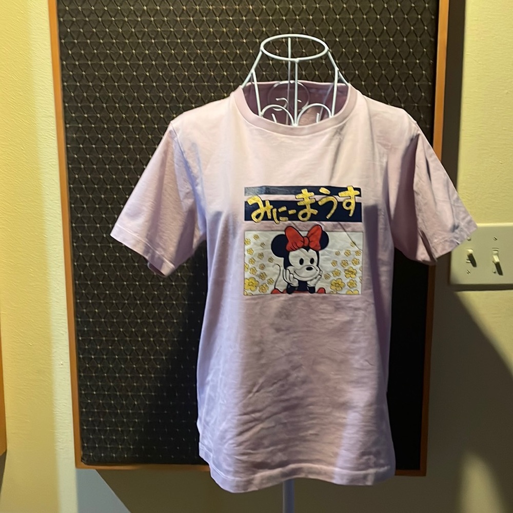 Minnie mouse trendy pink graphic tee!